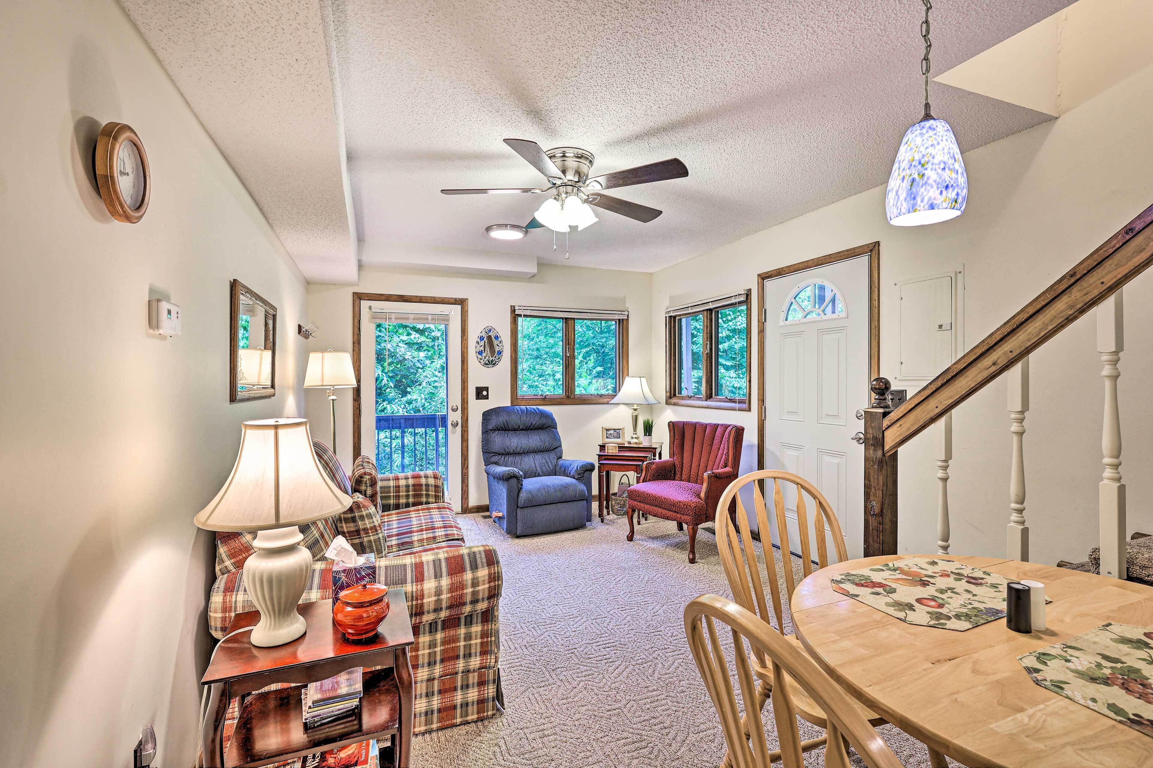Idyllic Roan Mountain Cabin Across From Creek