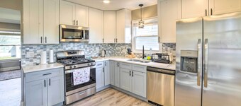 Inviting Home w/ Deck, 22 Mi to Indiana Dunes