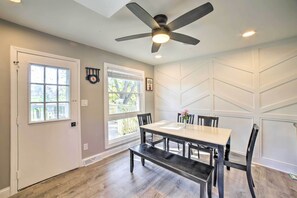 Dining - Inviting Home w/ Deck, 22 Mi to Indiana Dunes (Dyer)