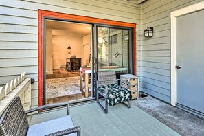 Terrace/patio - Charming Waterfront Condo w/ Resort Amenities (Richmond)