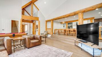 House (6 Bedrooms) | Interior