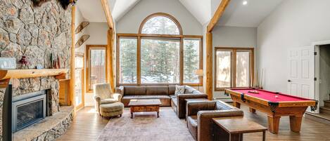 House (6 Bedrooms) | Interior