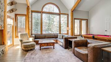 House (6 Bedrooms) | Interior