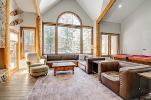 House (6 Bedrooms) | Interior