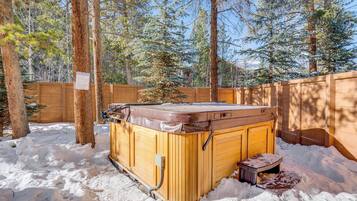 House (6 Bedrooms) | Interior