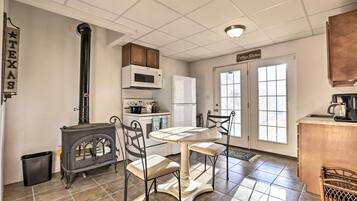 House (5 Bedrooms) | Interior