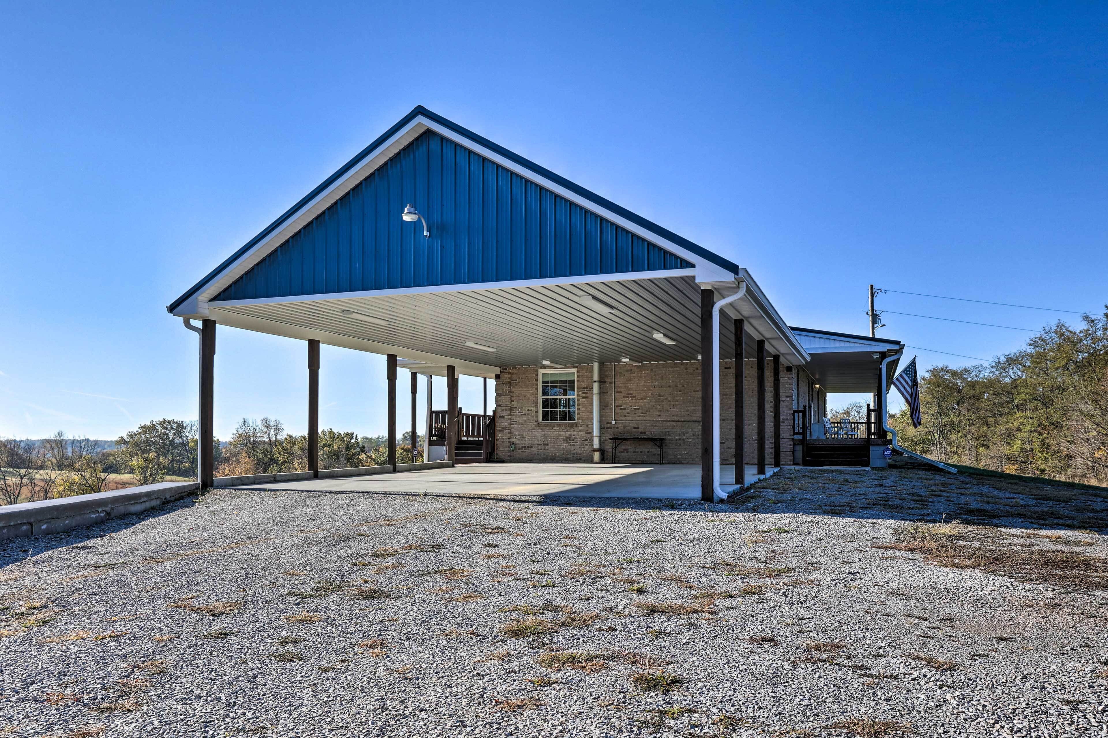 House (5 Bedrooms) | Interior