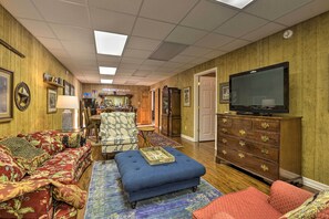 House (5 Bedrooms) | Interior