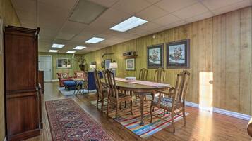 House (5 Bedrooms) | Interior