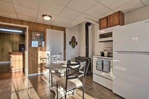 House (5 Bedrooms) | Interior