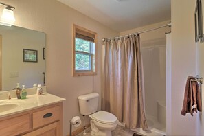 House (3 Bedrooms) | Interior - Unparalleled Mountain Views: Spacious Cabin in NC! (Murphy)