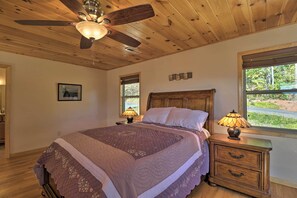 House (3 Bedrooms) | Interior - Unparalleled Mountain Views: Spacious Cabin in NC! (Murphy)