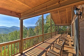 House (3 Bedrooms) | Interior - Unparalleled Mountain Views: Spacious Cabin in NC! (Murphy)
