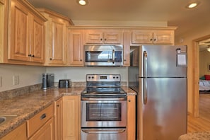 House (3 Bedrooms) | Interior - Unparalleled Mountain Views: Spacious Cabin in NC! (Murphy)