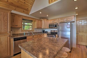 House (3 Bedrooms) | Interior - Unparalleled Mountain Views: Spacious Cabin in NC! (Murphy)