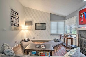 Fireplace, books - Bear Haven - Renovated Third-floor Escape! (Nellysford)