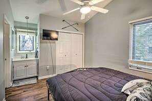 2 bedrooms, iron/ironing board, free cots/infant beds, bed sheets - Bear Haven - Renovated Third-floor Escape! (Nellysford)