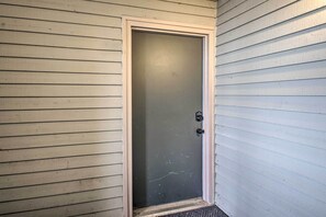 Interior - Bear Haven - Renovated Third-floor Escape! (Nellysford)