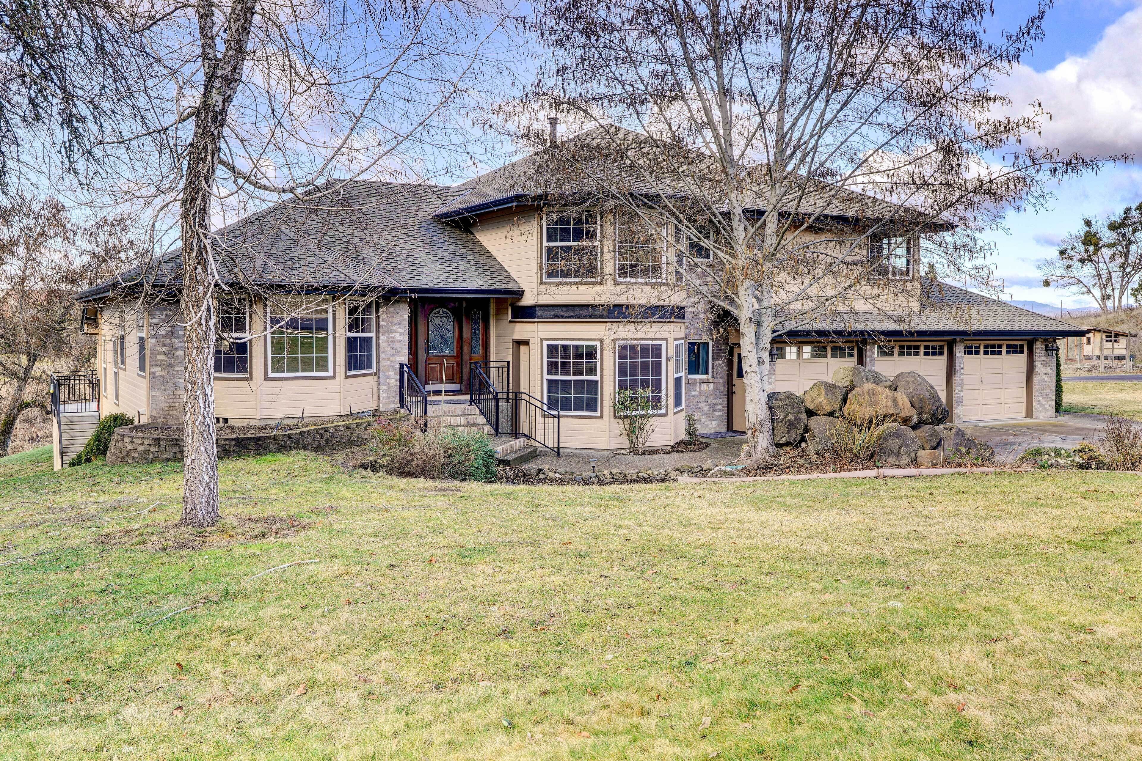 Chic Medford Retreat - Outdoor Pool & Sauna!