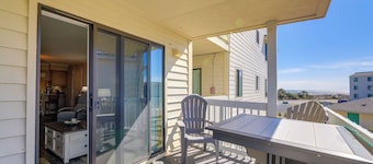 Emerald Isle Vacation Rental w/ Resort Pool!