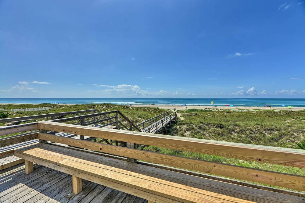 Emerald Isle Vacation Rental w/ Resort Pool! - Swansboro, NC