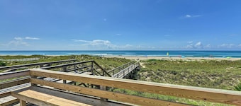 Emerald Isle Vacation Rental w/ Resort Pool!