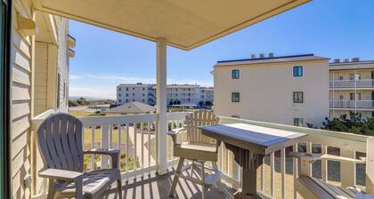 Emerald Isle Vacation Rental w/ Resort Pool!