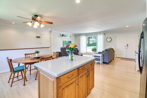 Interior - Charming Ballwin Home < 1 Mi to Vlasis Park! (Ballwin)