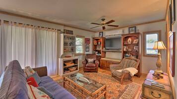 House (5 Bedrooms) | Interior