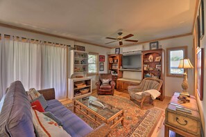 House (5 Bedrooms) | Interior