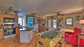 House (5 Bedrooms) | Interior