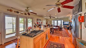 House (5 Bedrooms) | Interior