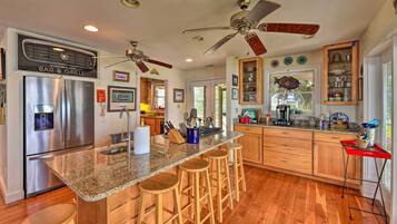 House (5 Bedrooms) | Interior