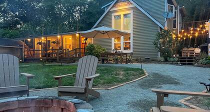 100-year-old Farmhouse w/ Hot Tub on 5 Acres!