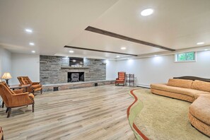 House (6 Bedrooms) | Interior