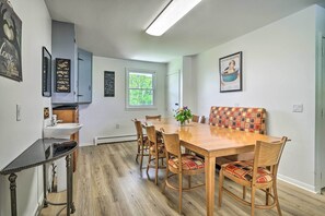 House (6 Bedrooms) | Interior