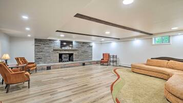 House (6 Bedrooms) | Interior