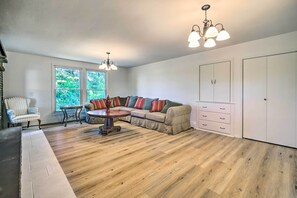 House (6 Bedrooms) | Interior