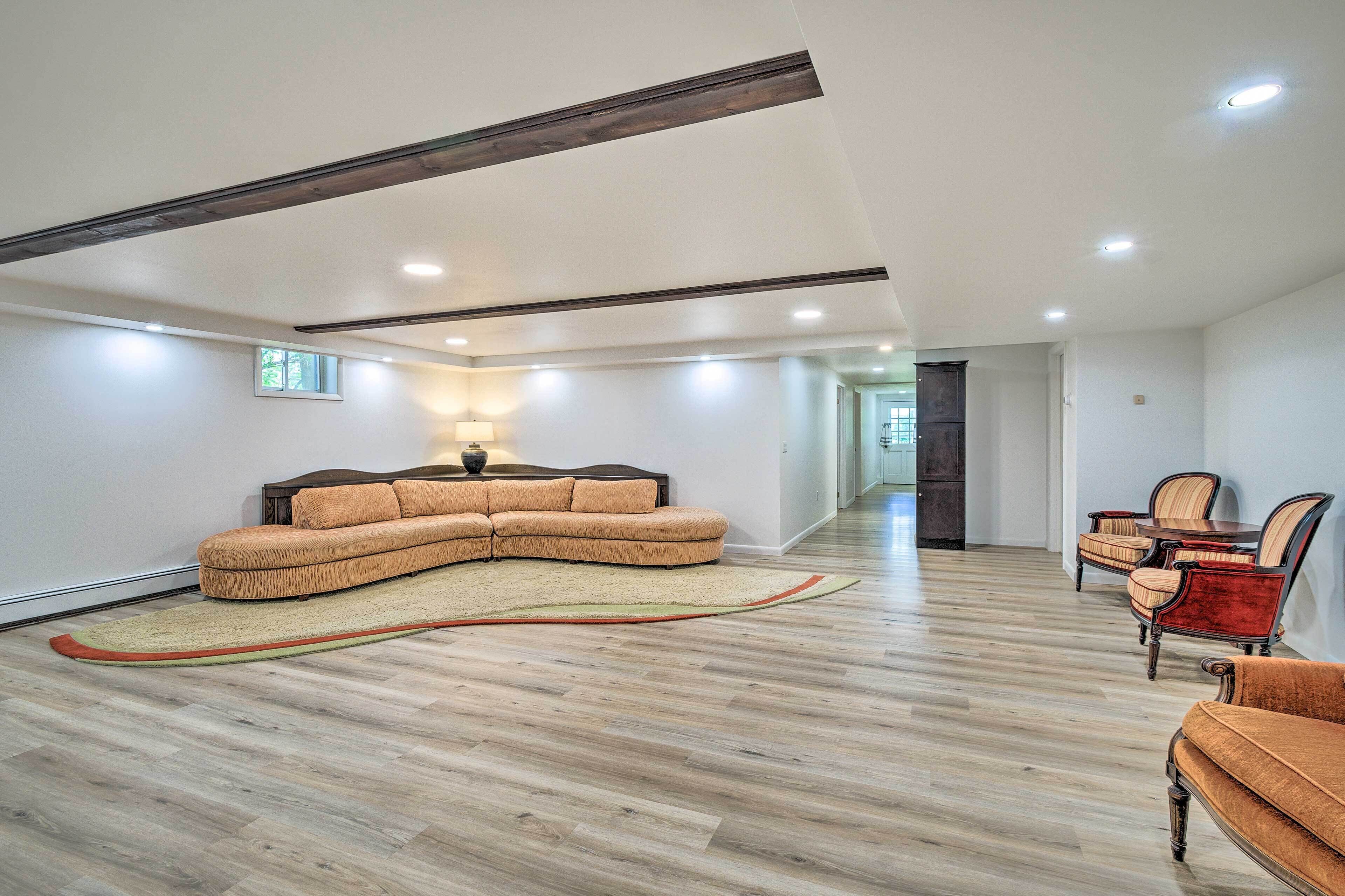 House (6 Bedrooms) | Interior