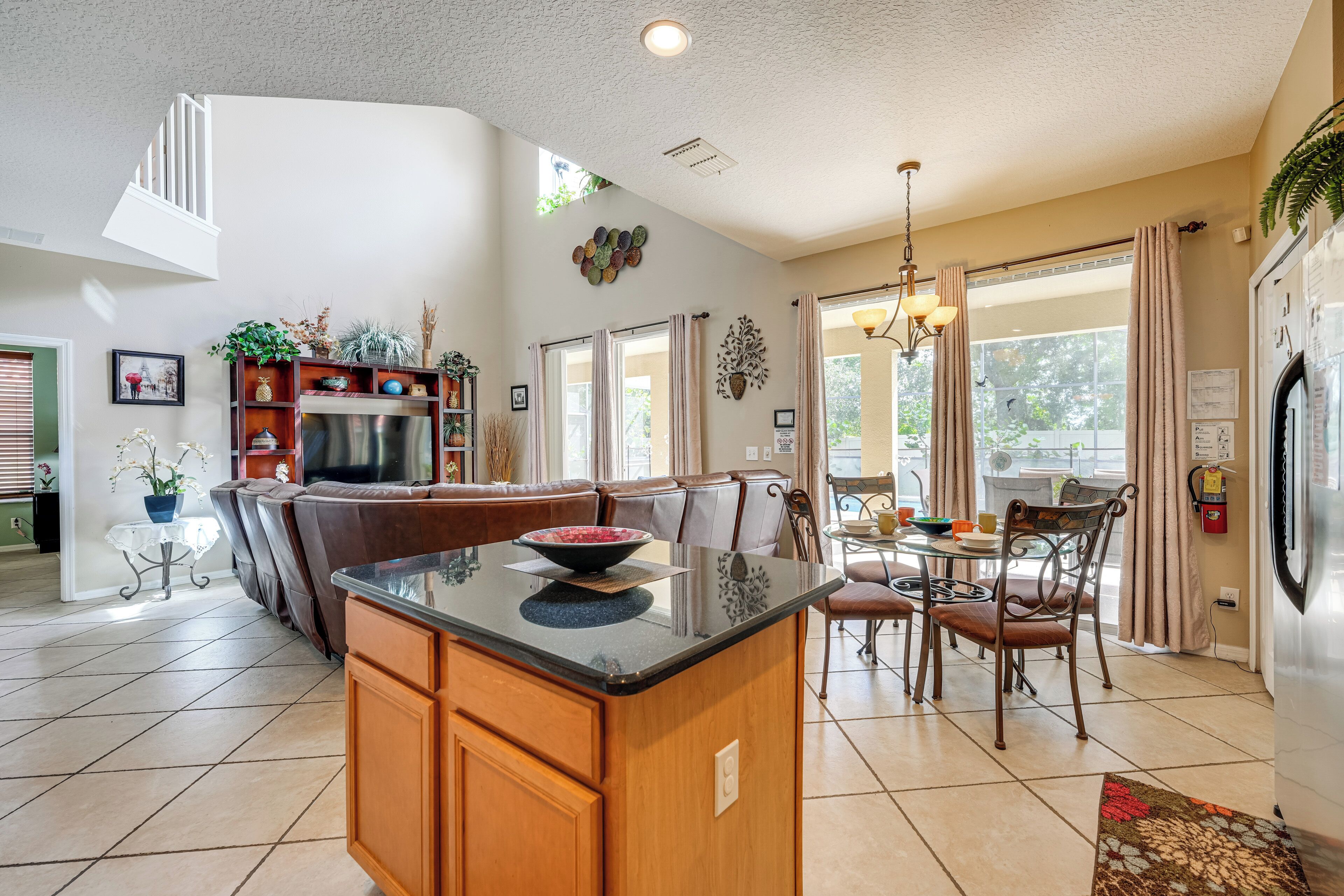 House (6 Bedrooms) | Interior