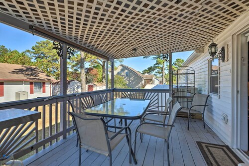 Quaint Chincoteague Island Hideaway w/ 2 Porches!