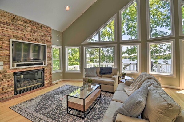 Interior - Bracey Home on Lake Gaston: Furnished 2-story Dock (Bracey)