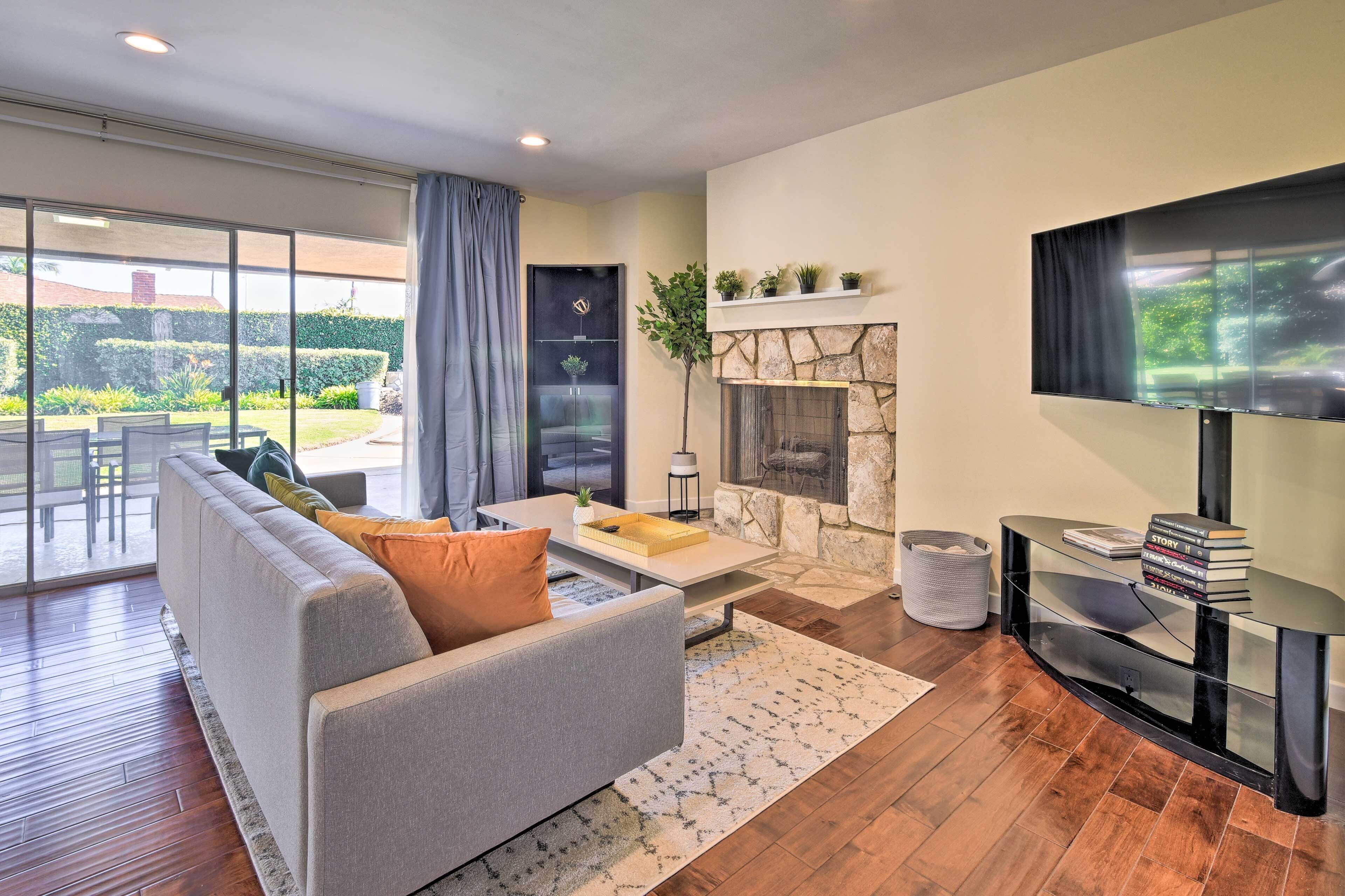 Los Angeles Suite w/ Covered Patio Area!