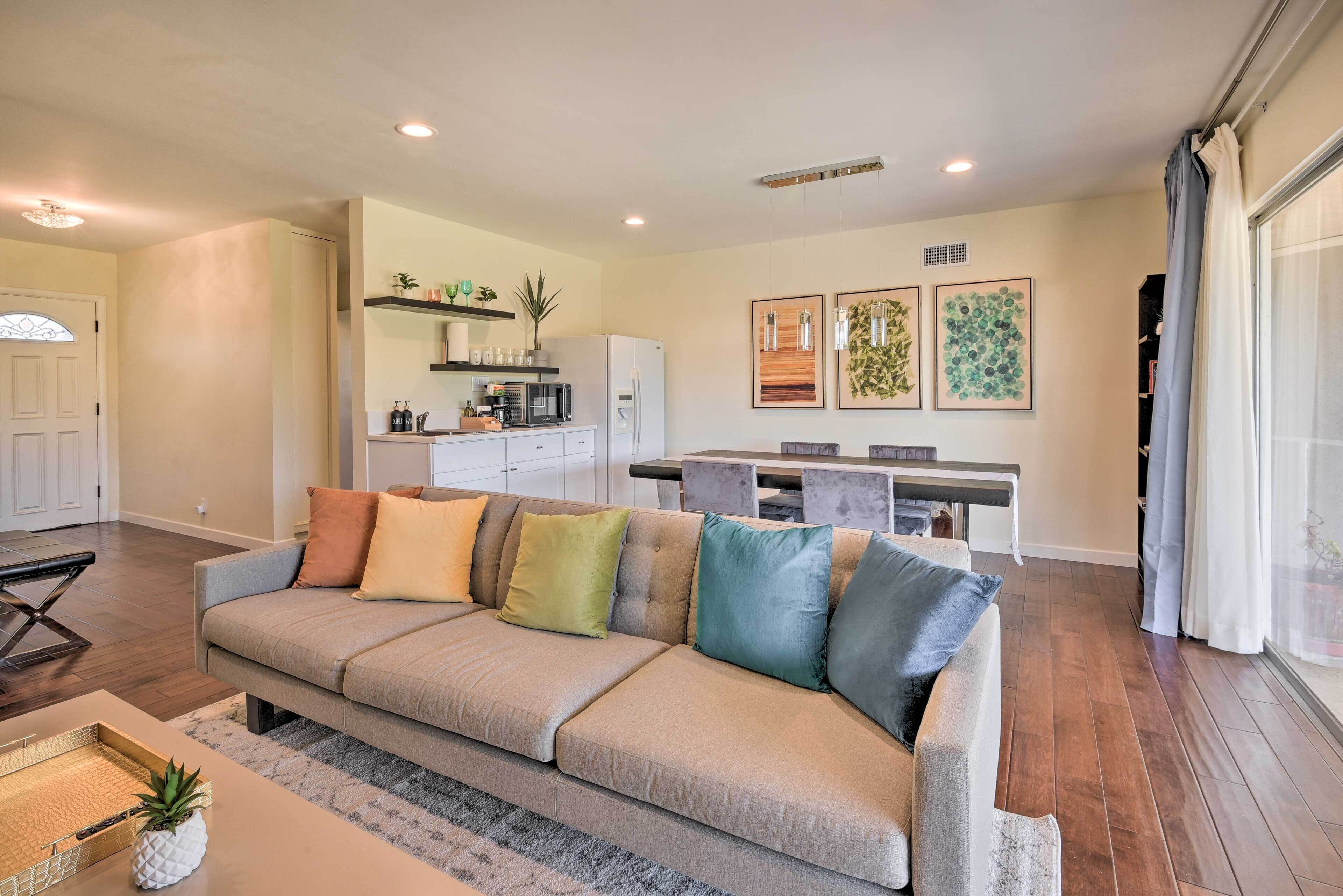 Los Angeles Suite w/ Covered Patio Area!