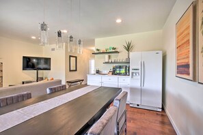 Apartamento (1 Bedroom) | Cozinha privada | Micro-ondas, cafeteira/chaleira, talheres/pratos/utensílios de cozinha