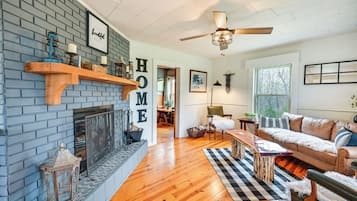 House (2 Bedrooms) | Living area | Fireplace