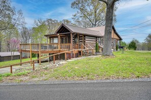 Interior - Country Escape: Log Cabin Near Kentucky Lake! (Gilbertsville)