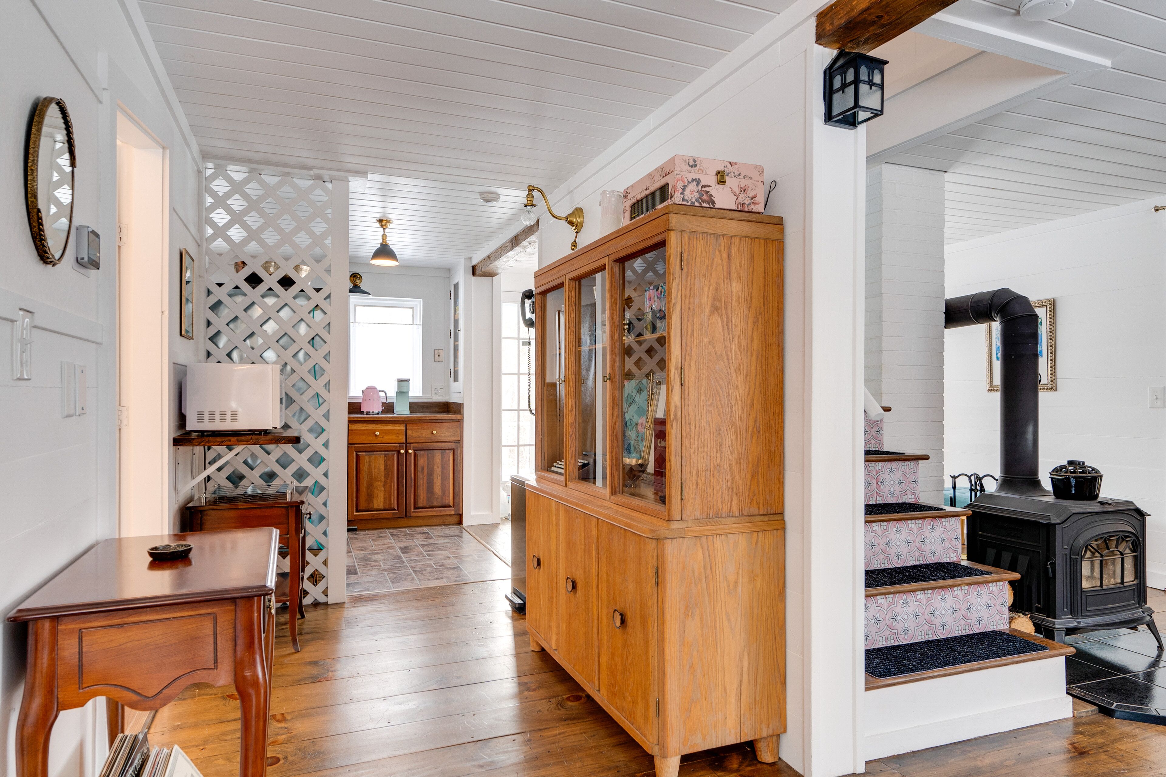 Rustic Mountain-view Farmhouse on 159 Acres