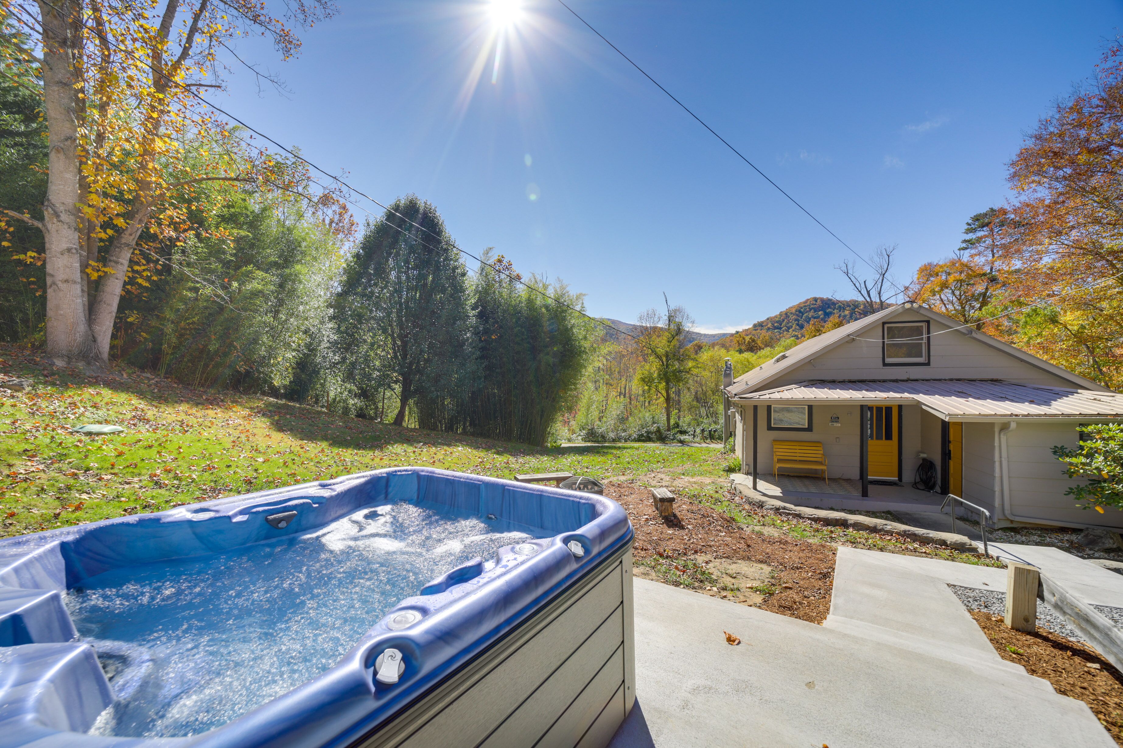 Bright Farmhouse w/ Hot Tub & Mountain View!