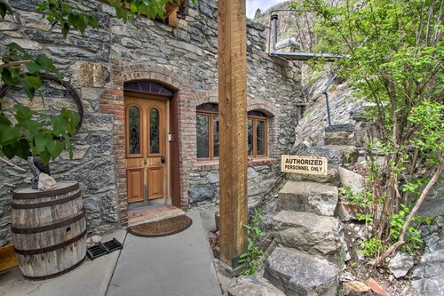 Historic Helena Retreat - Near Dtwn & Mt Helena!